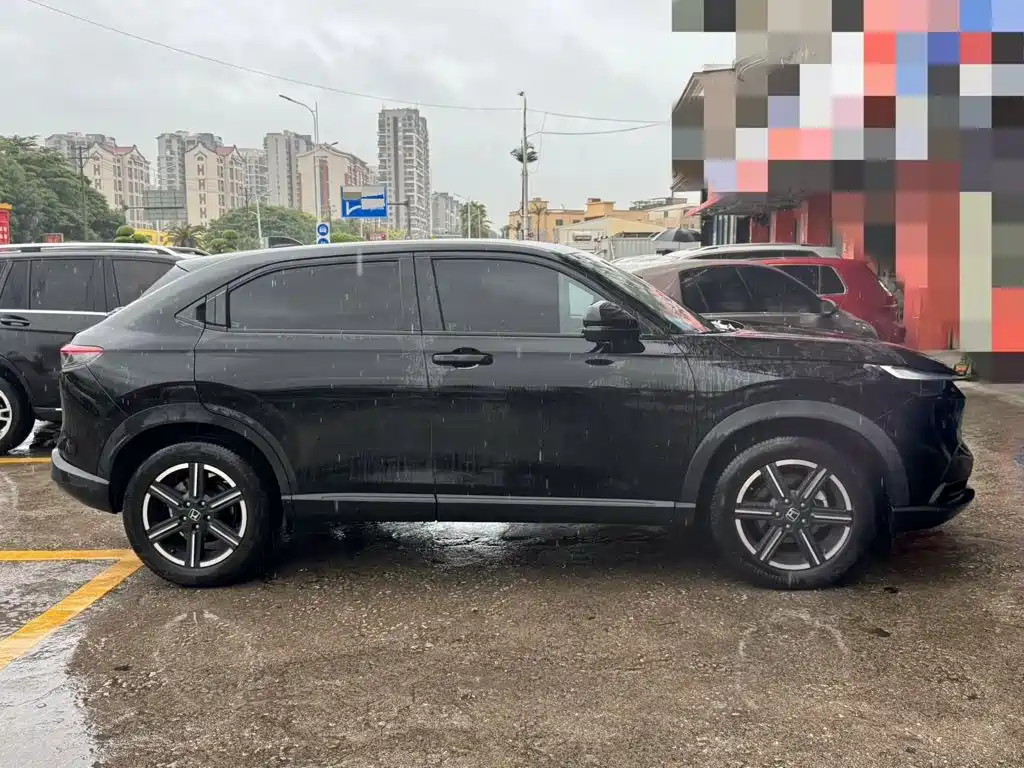 Фото 4 - Honda Vezel