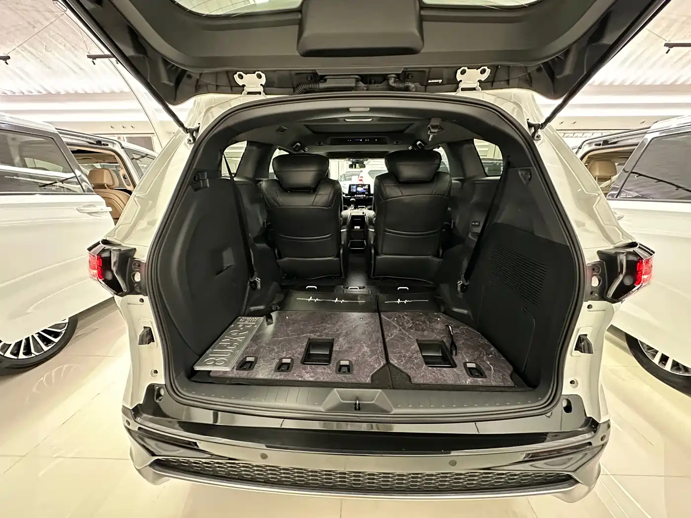 Toyota Granvia 2026 2024 2.5L Hybrid Luxury
