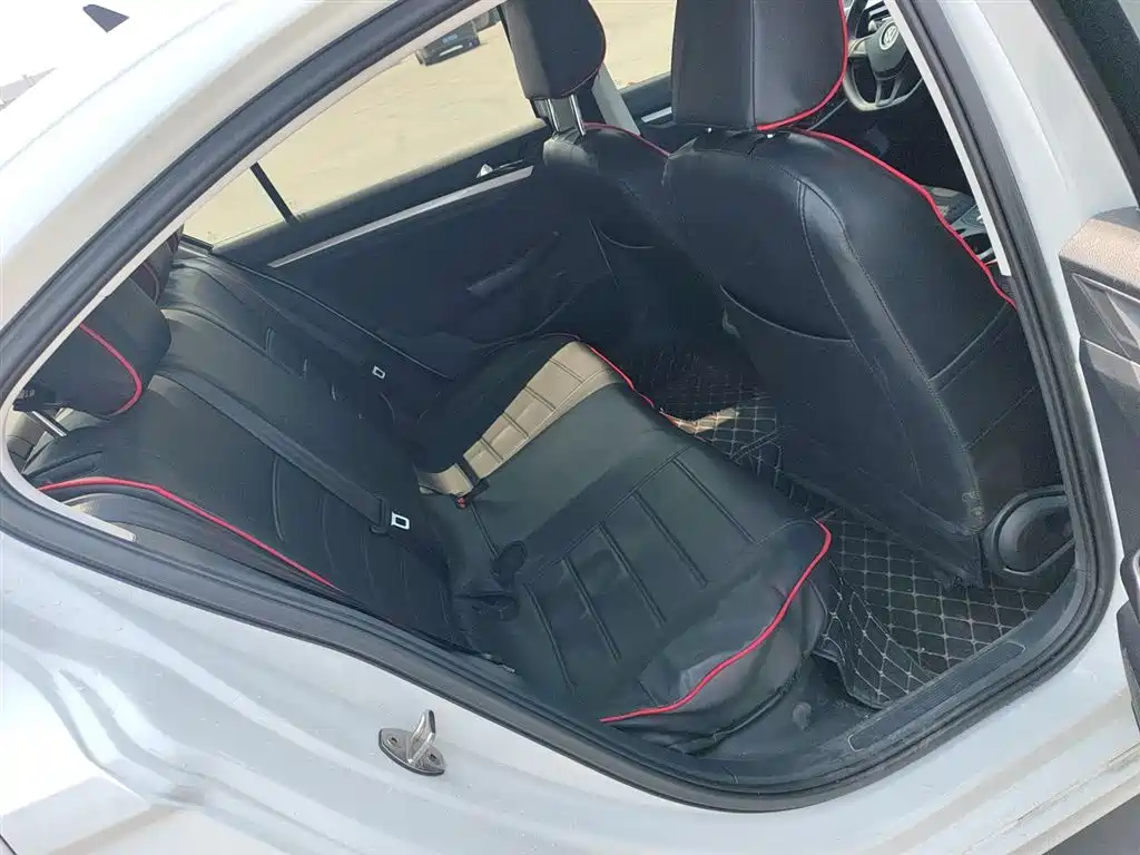VOLKSWAGEN BORA