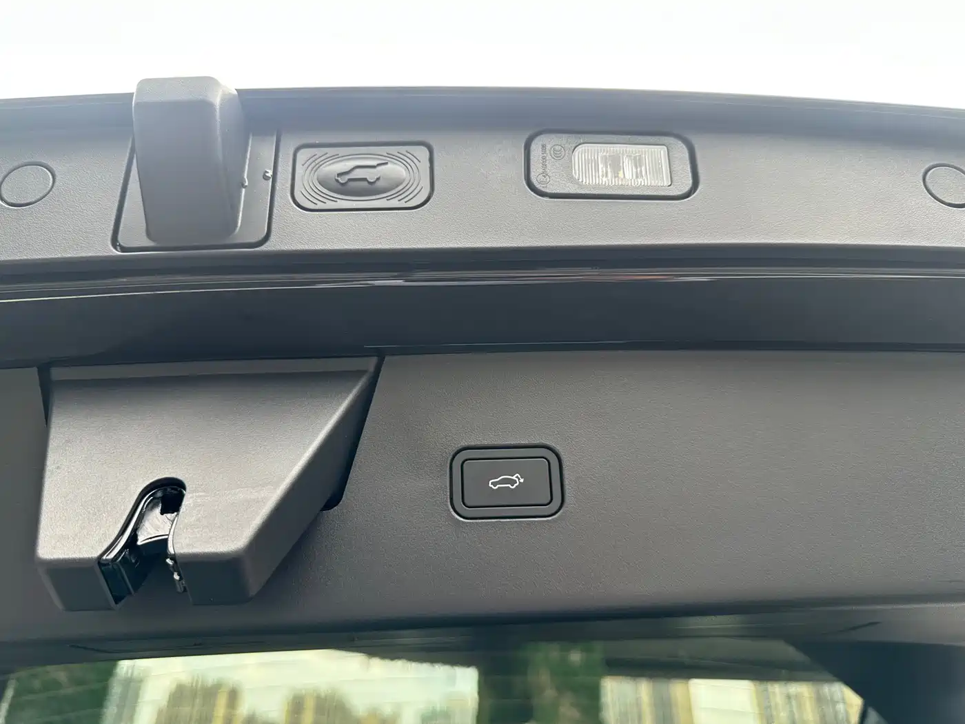 VOLVO XC70 PLUG-IN HYBRID