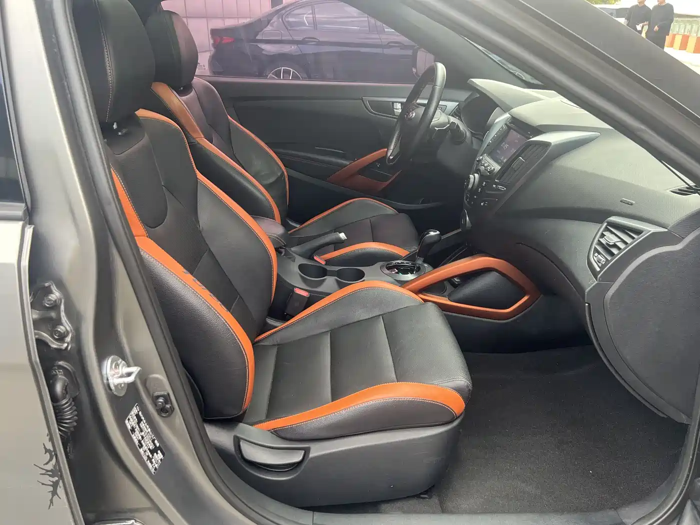 Hyundai Veloster 2015 1.6T Automatic Luxury Edition фото 6