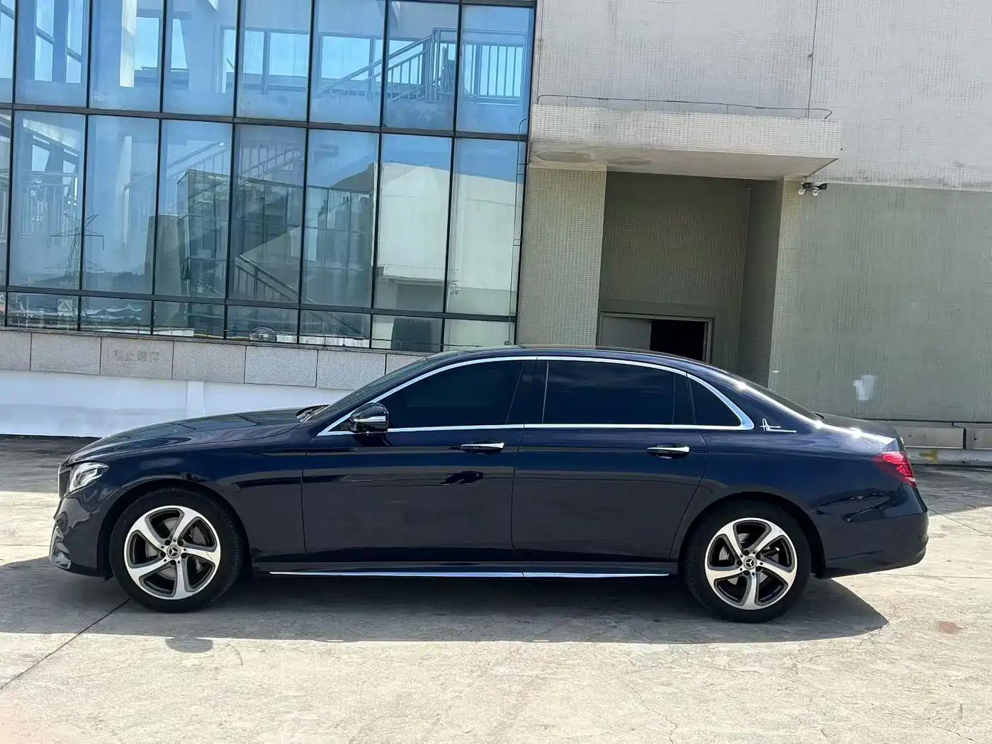 Mercedes-Benz E-Class 2019 E 300 L Fashion фото 5