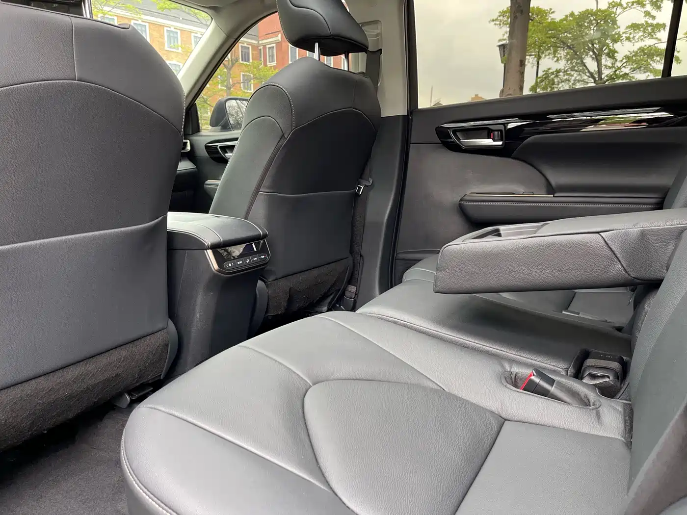 Toyota Highlander 2023 2.5L Smart Hybrid AWD Knight Edition 7-Seater фото 21