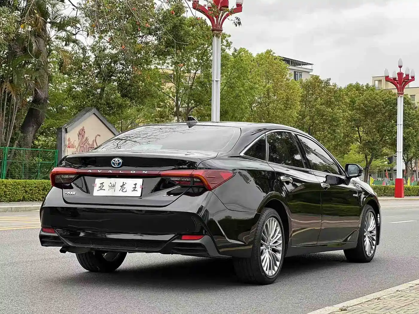 Toyota Avalon 2019 Hybrid 2.5L XLE Premium Edition China V фото 6