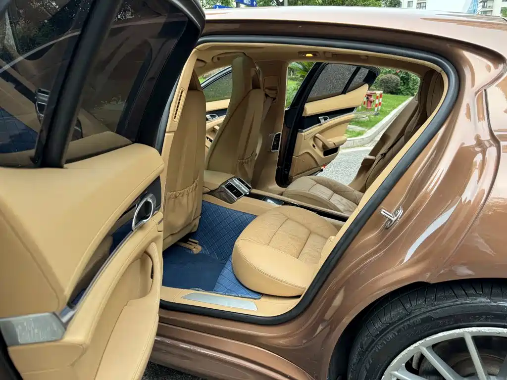 Photo 11 - Porsche Panamera