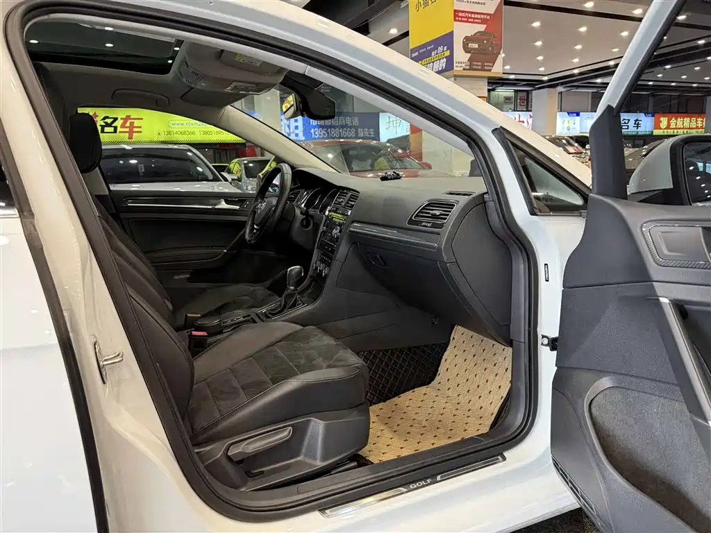 Volkswagen Golf 2018 230TSI Automatic Luxury фото 6