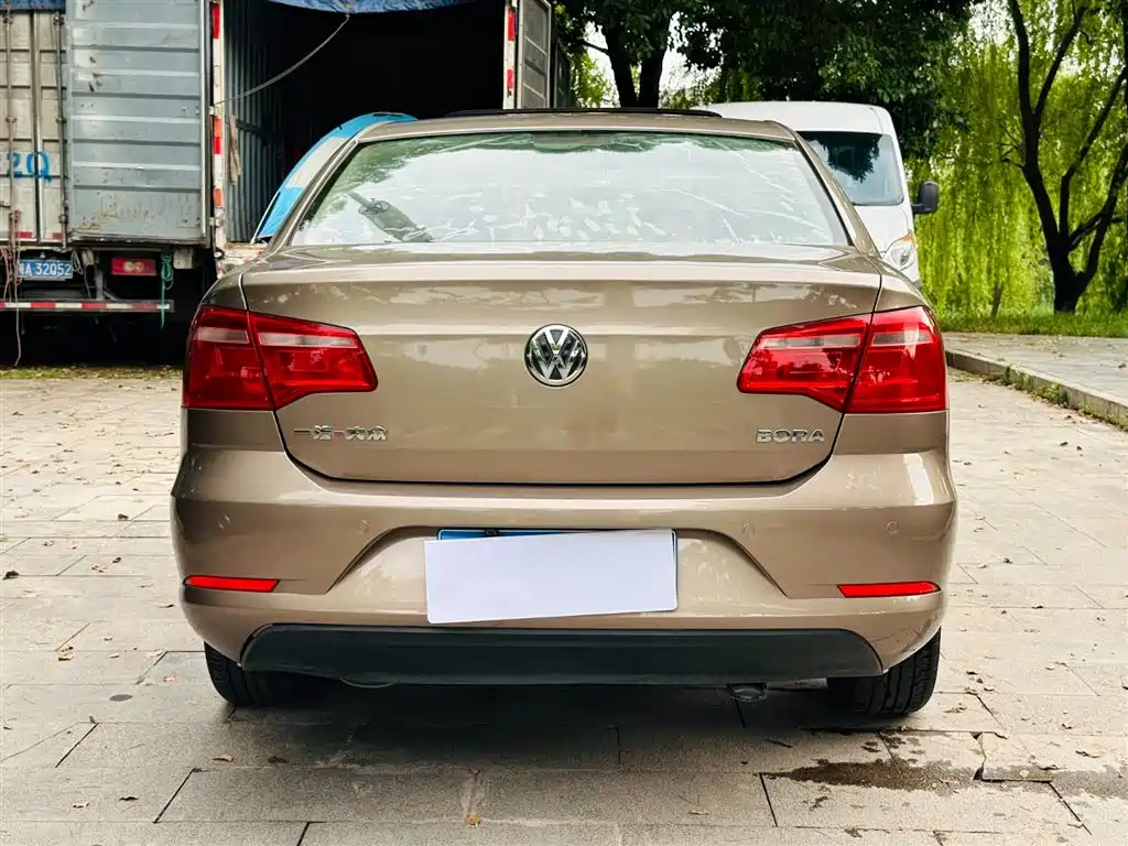 Volkswagen Bora 2014 1.6L Automatic Comfort Edition фото 7
