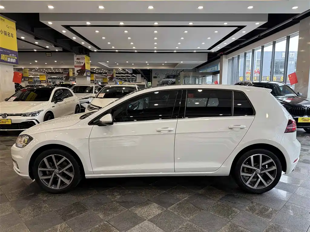 Volkswagen Golf 2018 230TSI Automatic Luxury фото 11