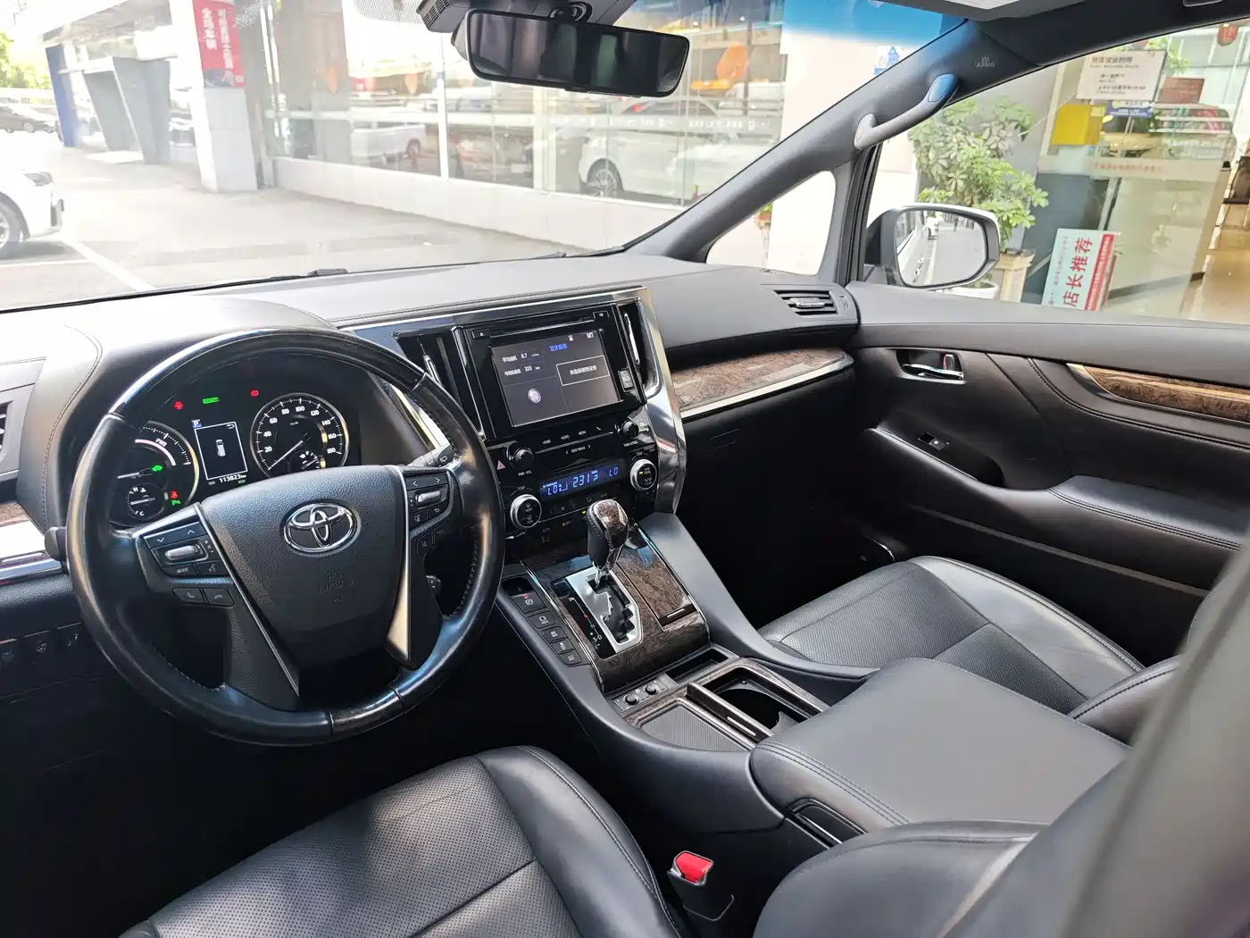 Toyota Alphard 2020 Hybrid 2.5L Premium Edition фото 27