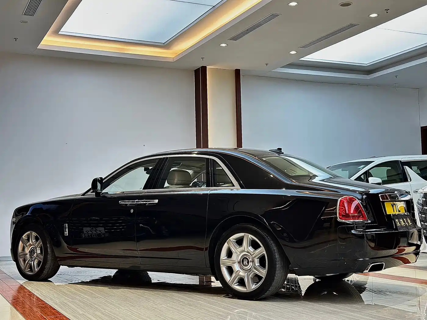 Rolls-Royce Ghost 2010 Model 6.6T Standard фото 5