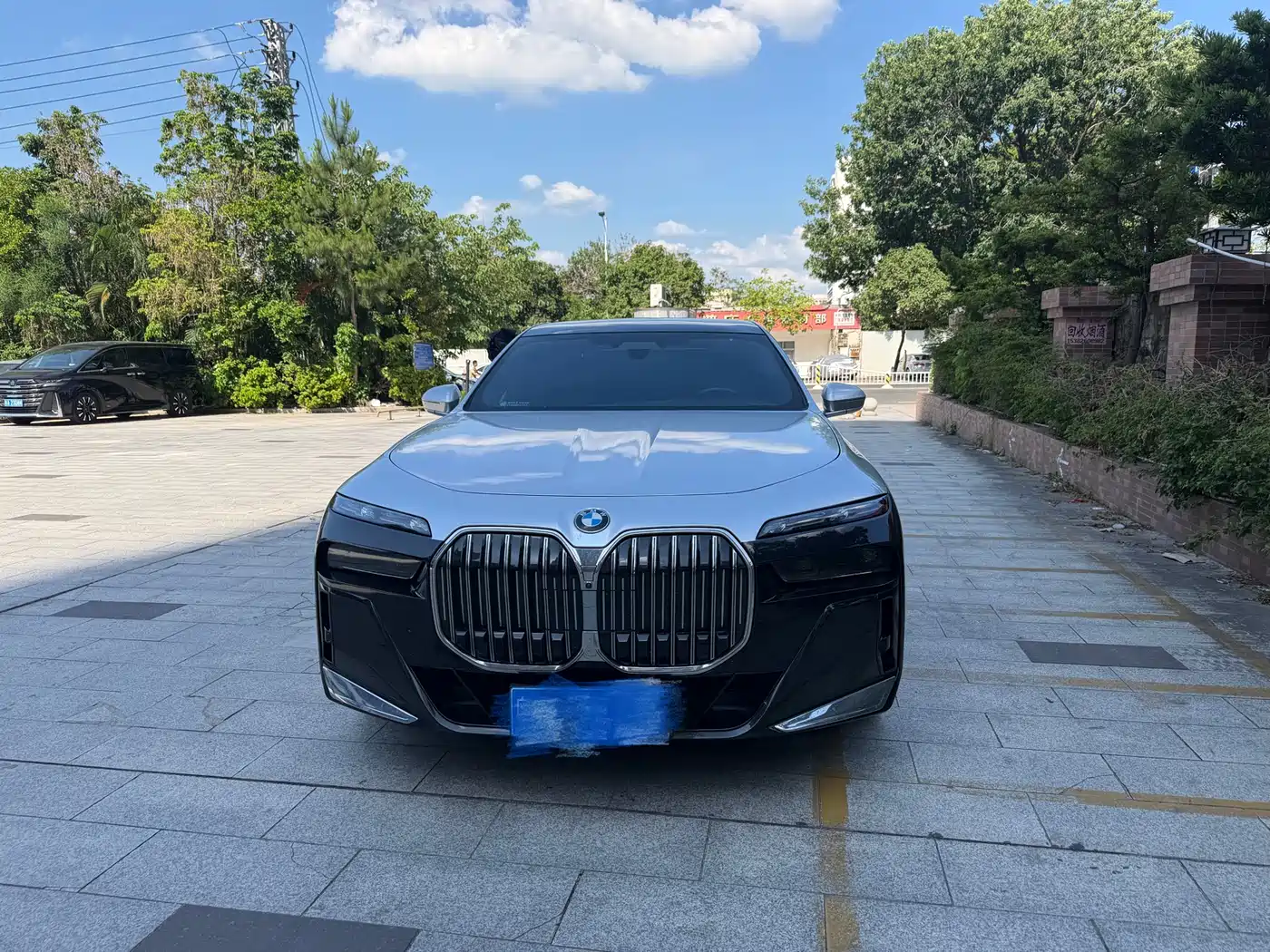 BMW 7 Series 2023 Facelift 740Li Exclusive M Sport Package фото 2