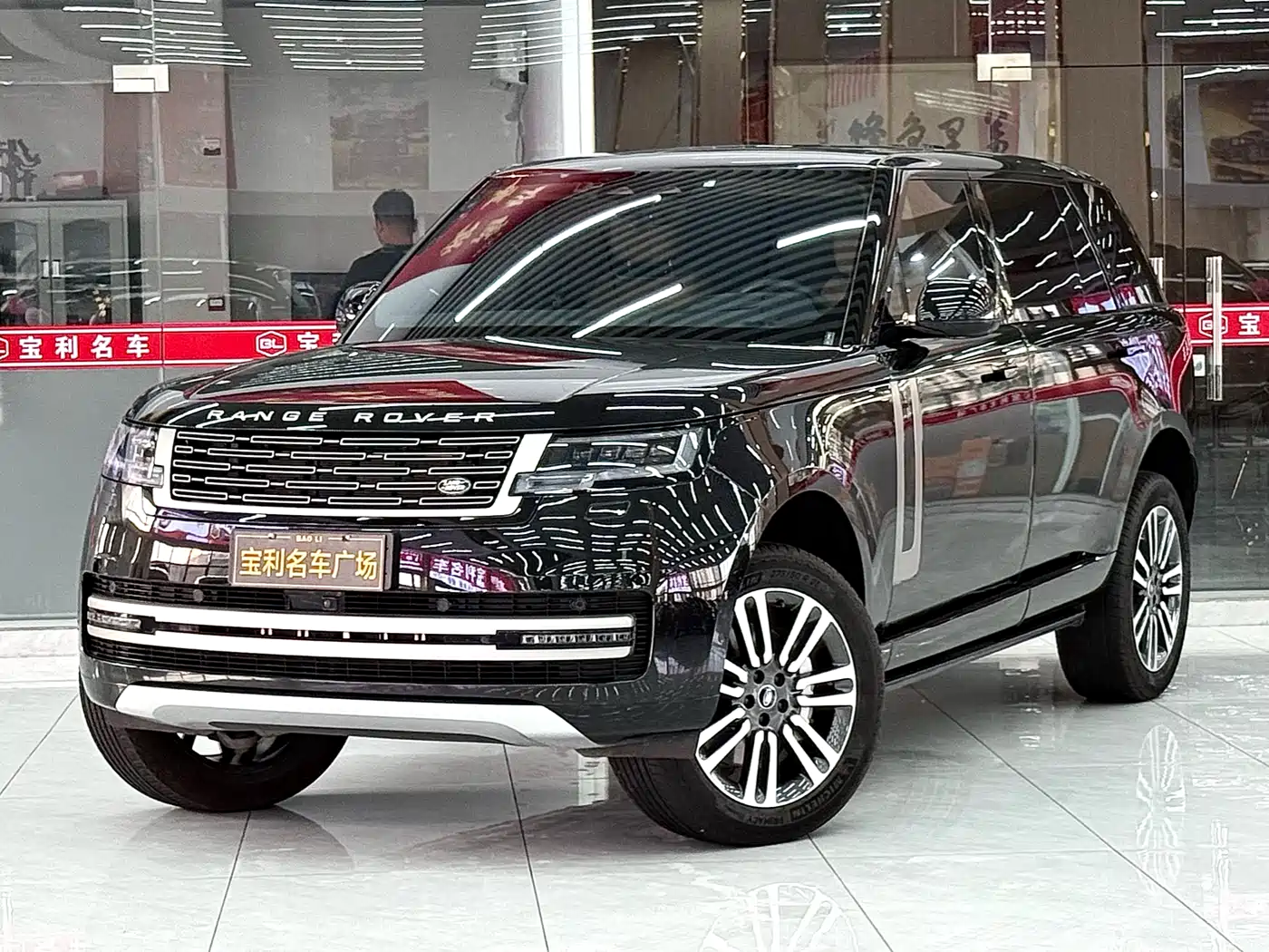 Land Rover Range Rover 2023 Facelift 3.0 L6 400PS Prosperity Extended Version фото 2