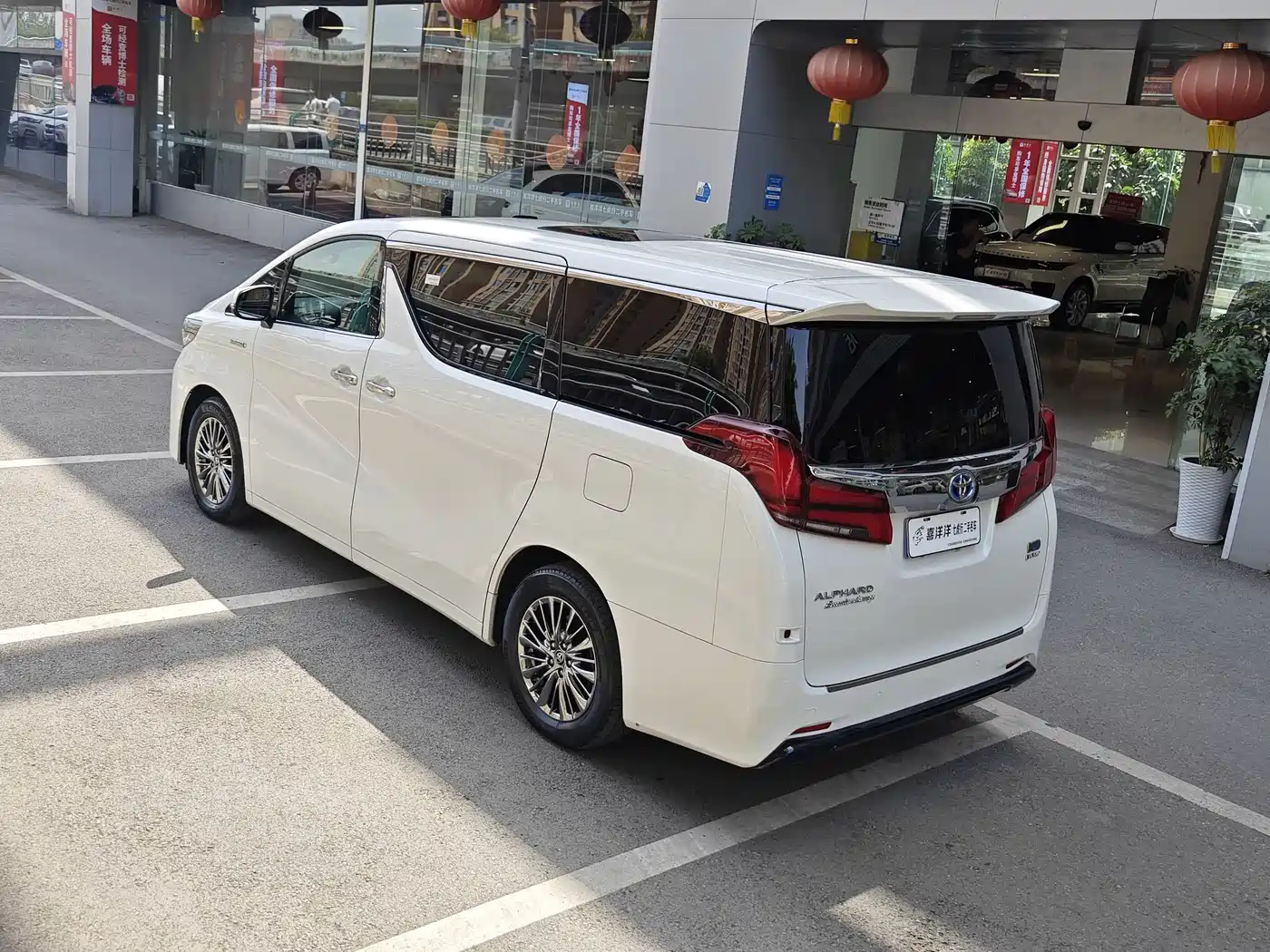 Toyota Alphard 2020 Hybrid 2.5L Premium Edition фото 2