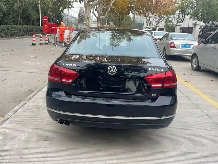 Volkswagen Passat 2014 1.8TSI Automatic Honor Edition фото 8