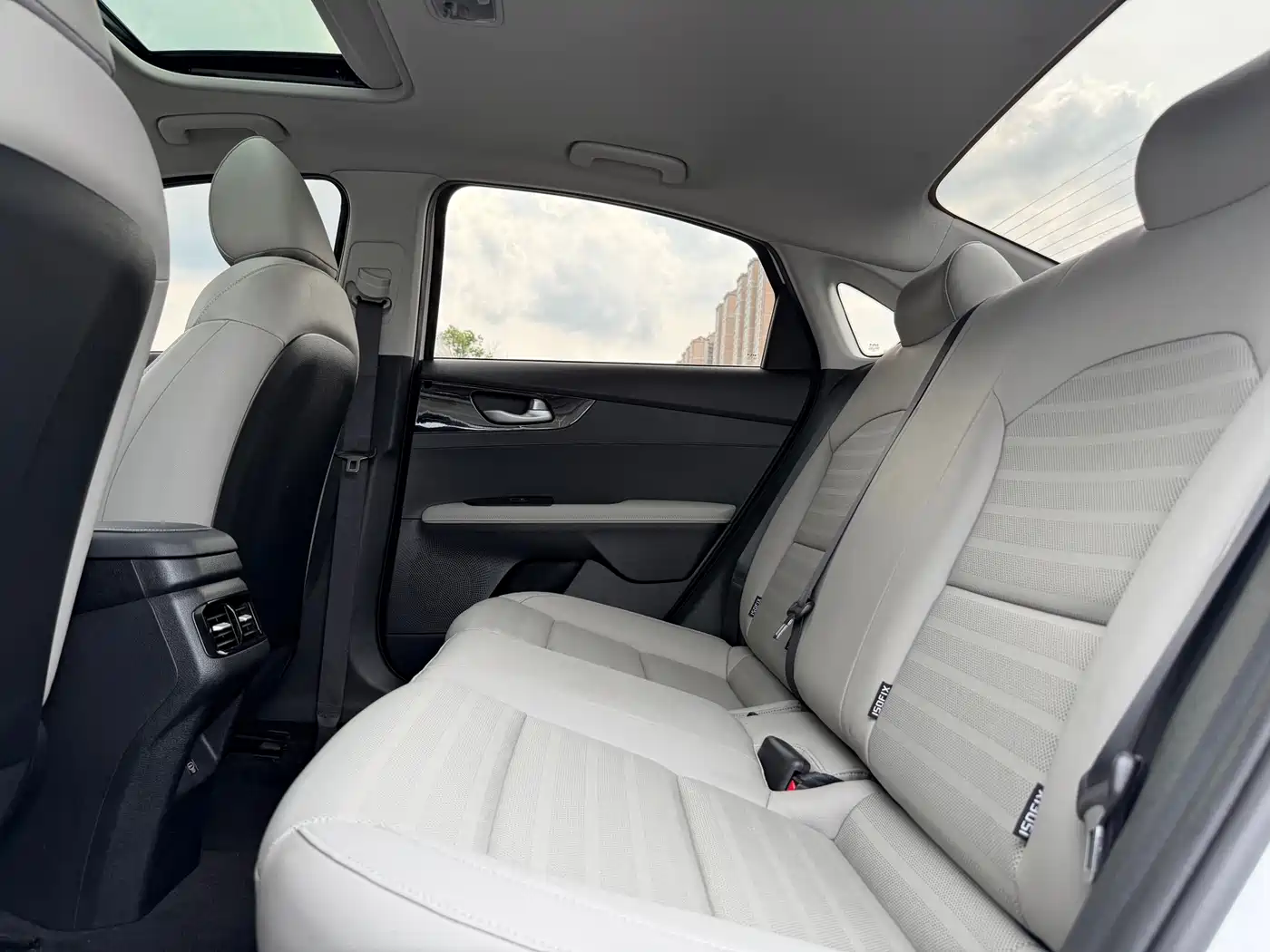 Kia K3 2023 Model 1.5L CVT Luxury Edition фото 20