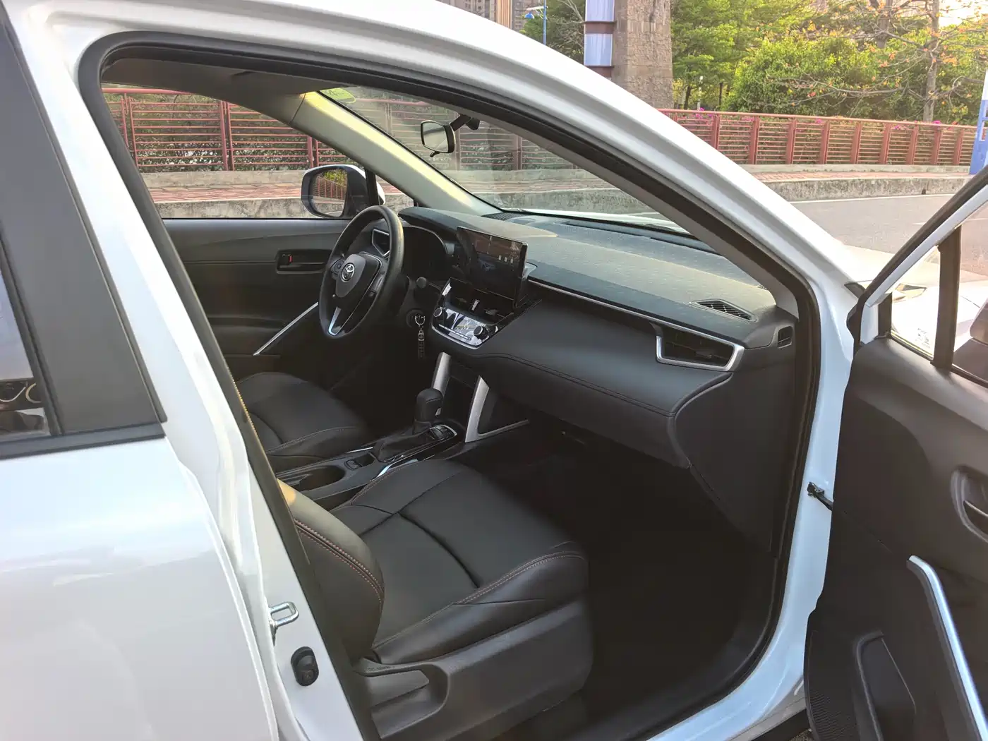 Toyota Frontlander 2024 2.0L CVT Elite Edition фото 11