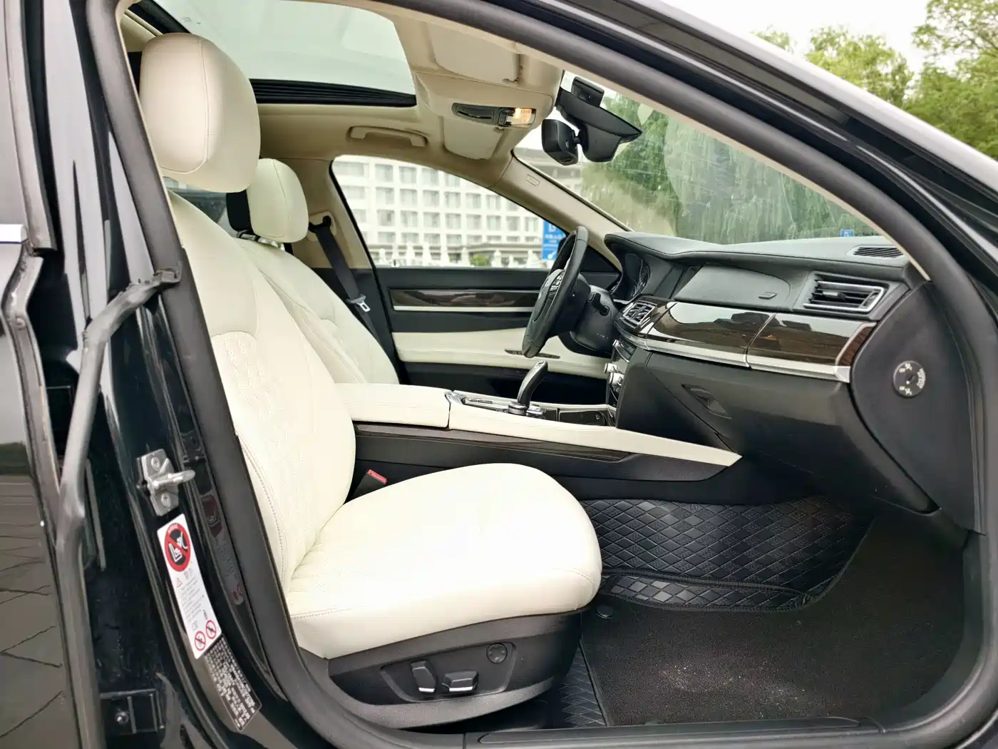 BMW 7 Series 2011 740Li Steinway Limited Edition фото 14