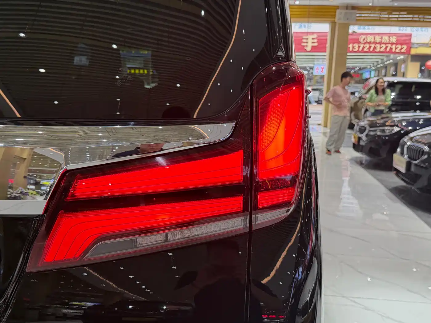 Toyota Alphard 2021 Hybrid 2.5L Luxury фото 8