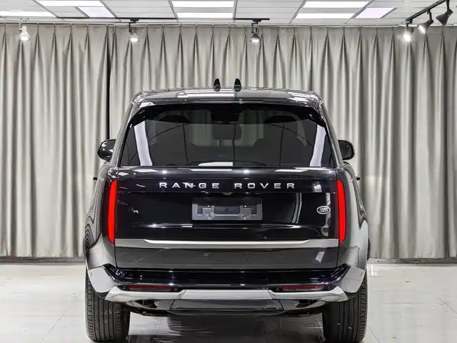 Land Rover Range Rover 2023 3.0 L6 360PS Golden Age Edition — фото 5