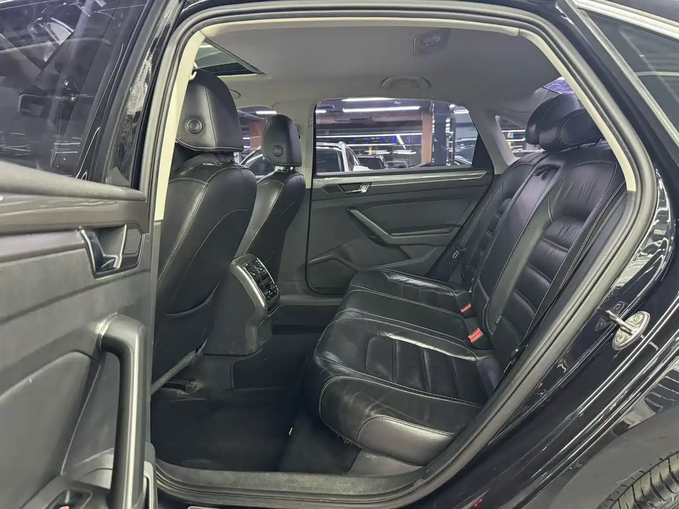 Volkswagen Passat 2017 280TSI DSG Prestige фото 6