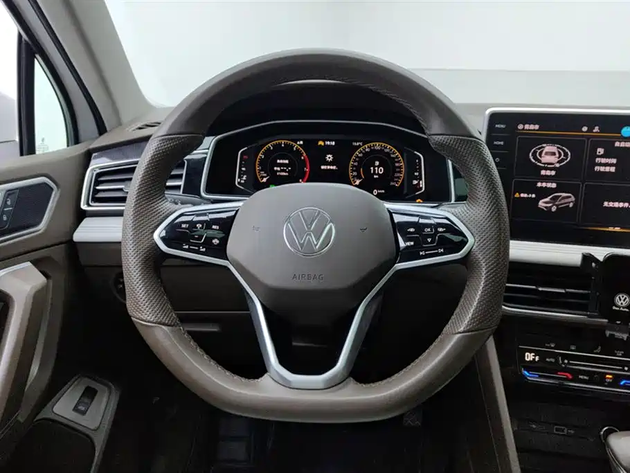 Volkswagen Tiguan L 2023 330TSI Auto 2WD Smart Edition фото 15