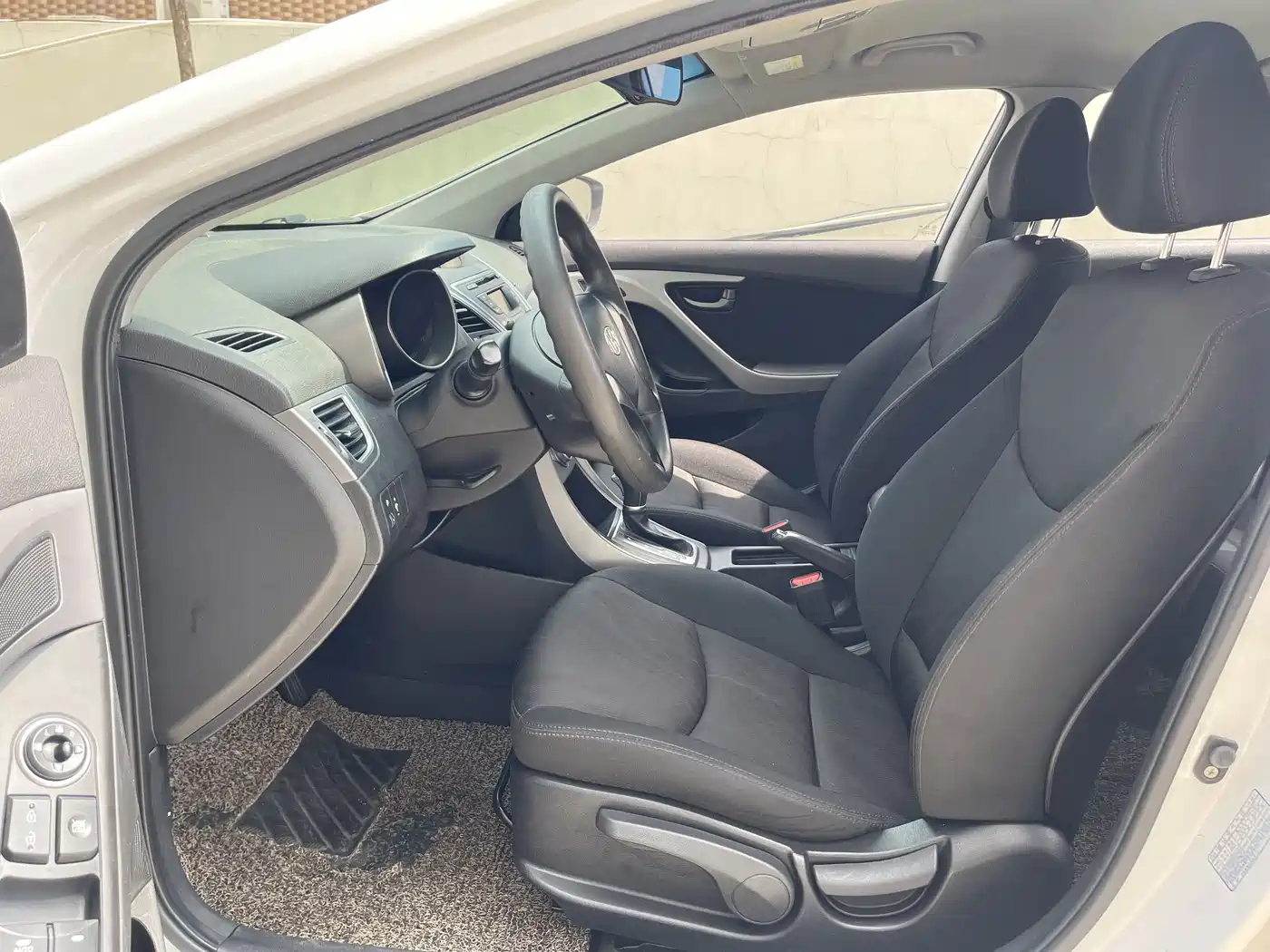 Hyundai Langdong 2016 1.6L Automatic Smart Edition фото 8