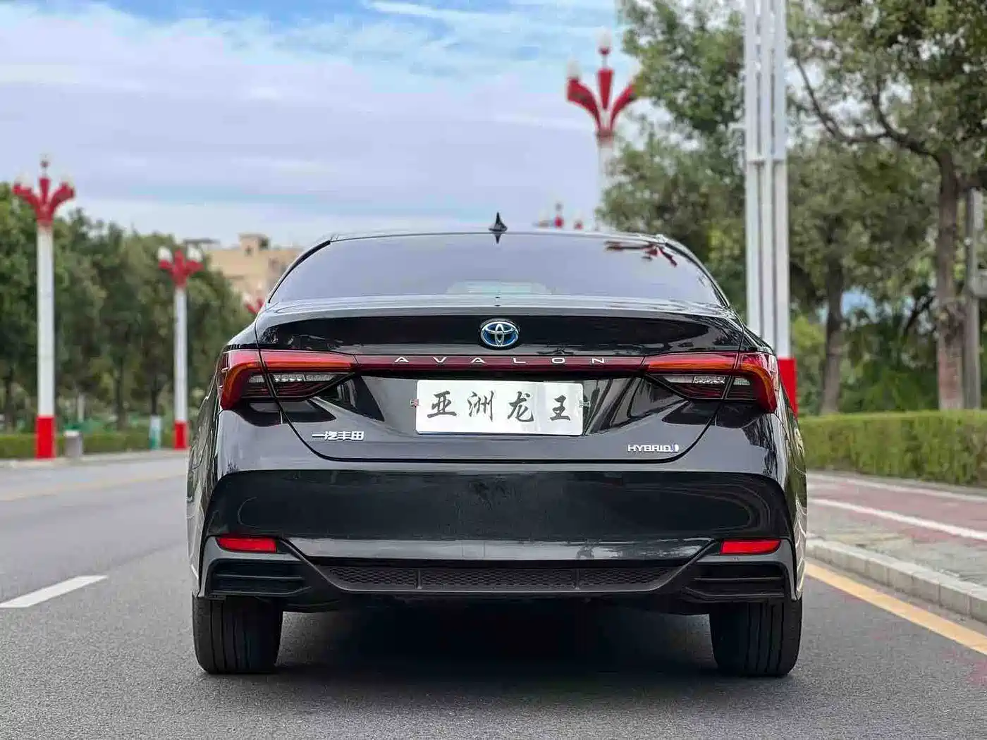 Toyota Avalon 2023 Hybrid 2.5L Luxury Edition фото 5