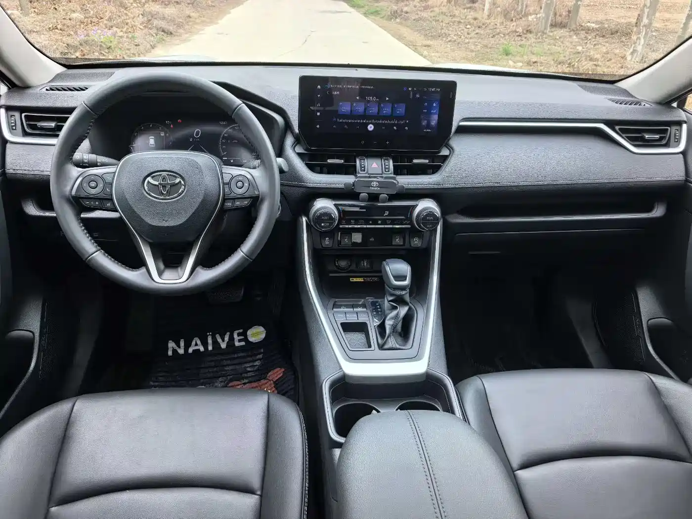 Toyota RAV4 Rongfang 2023 2.0L CVT 2WD 20th Anniversary Platinum Edition фото 8