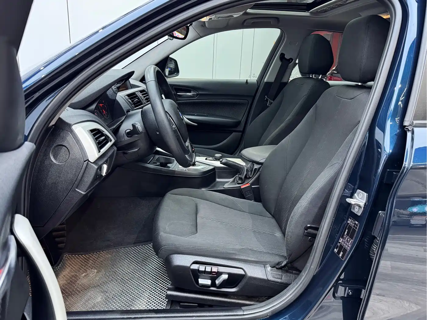 BMW 1 Series (Import) 2015 120i Leading фото 9