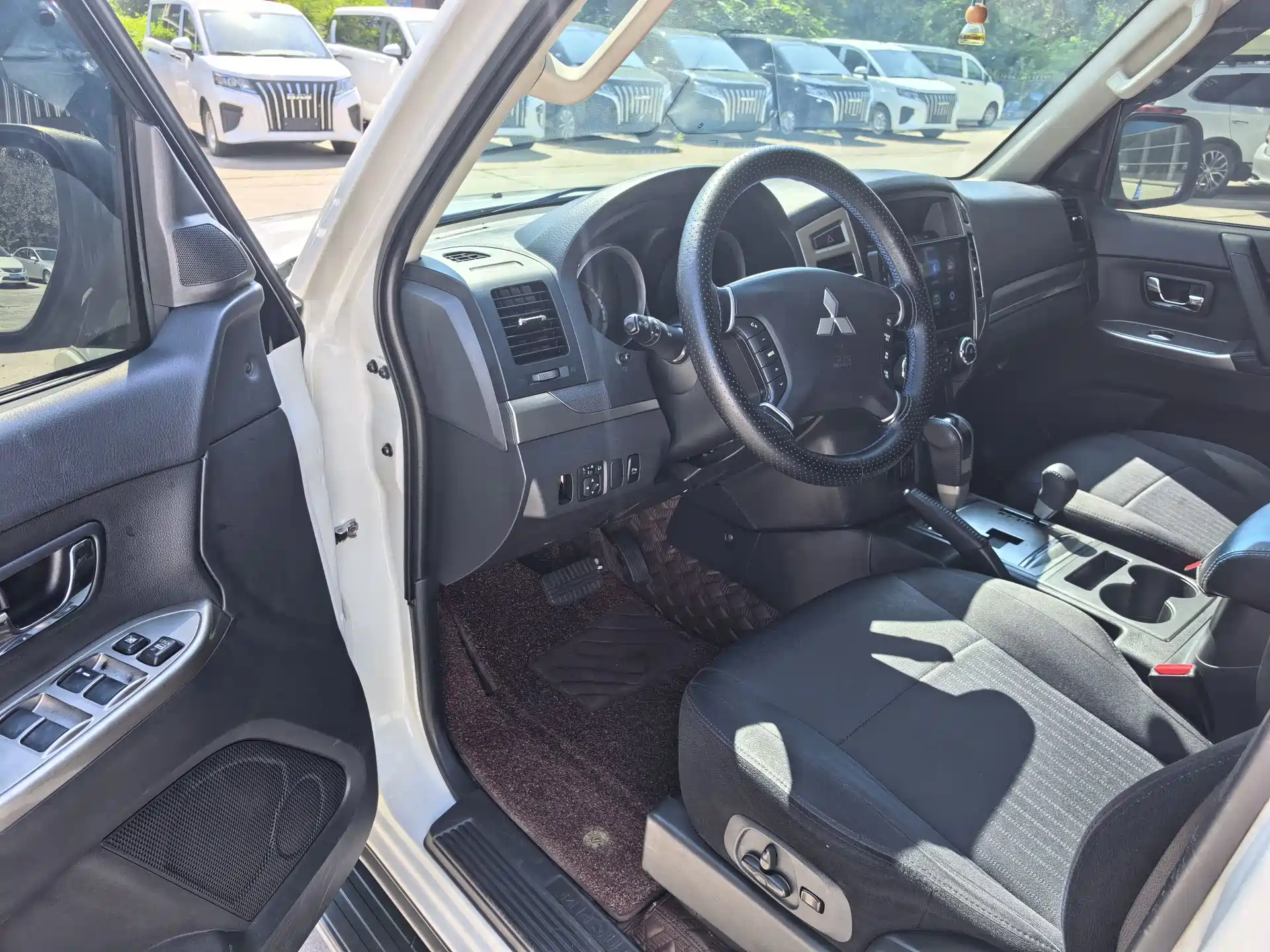 Фото 4 - Mitsubishi Pajero (Import)