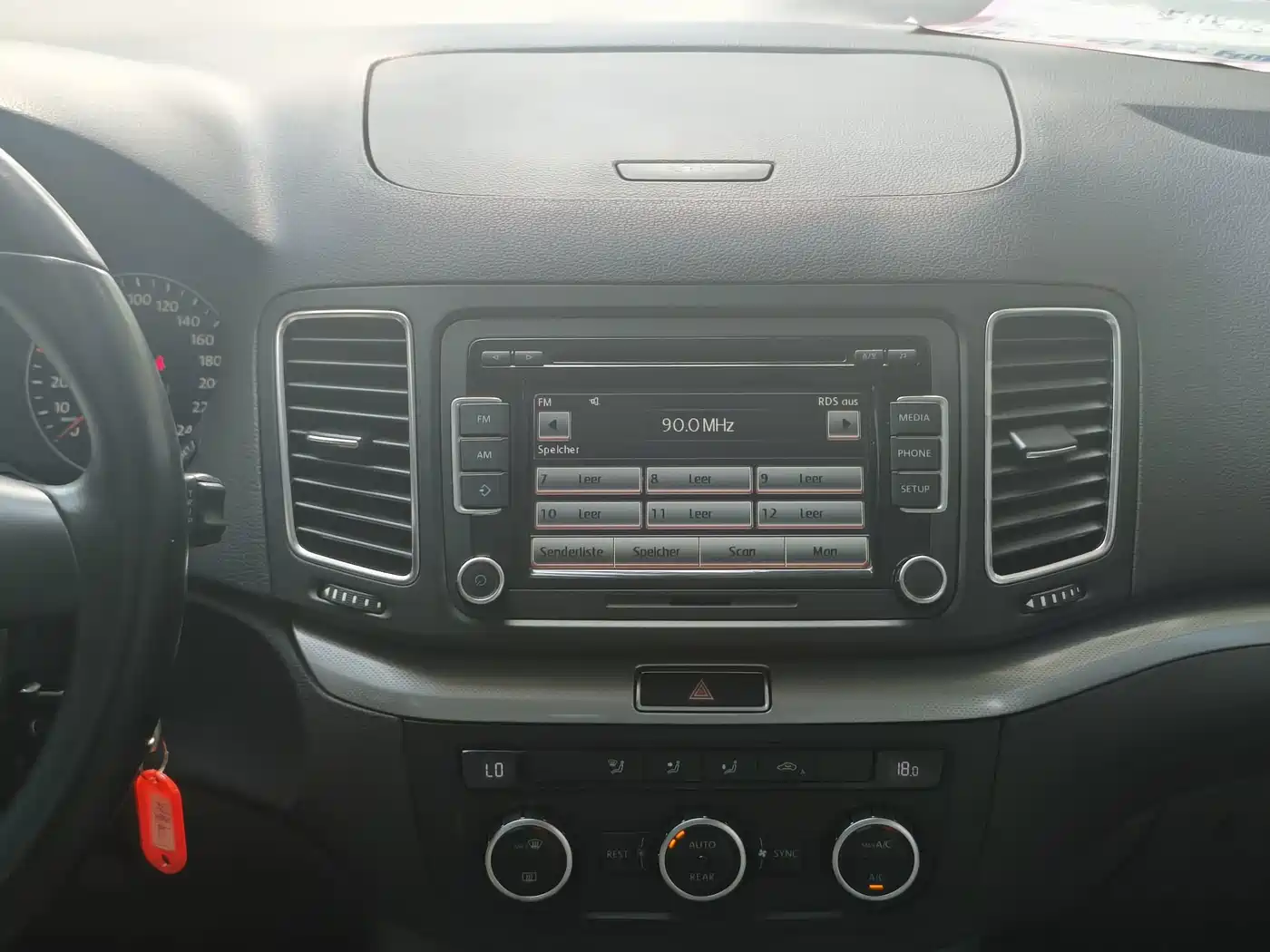 Photo 13 - Volkswagen Sharan