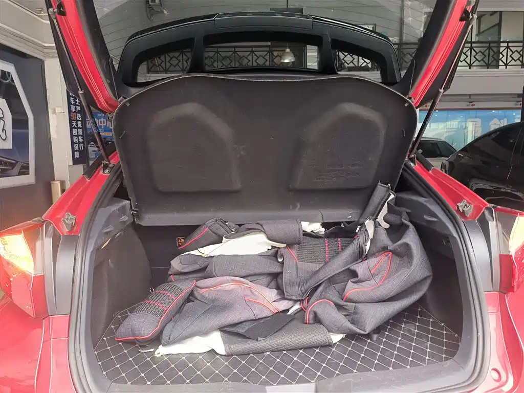 Toyota C-HR 2020 Model 2.0L Leading фото 15