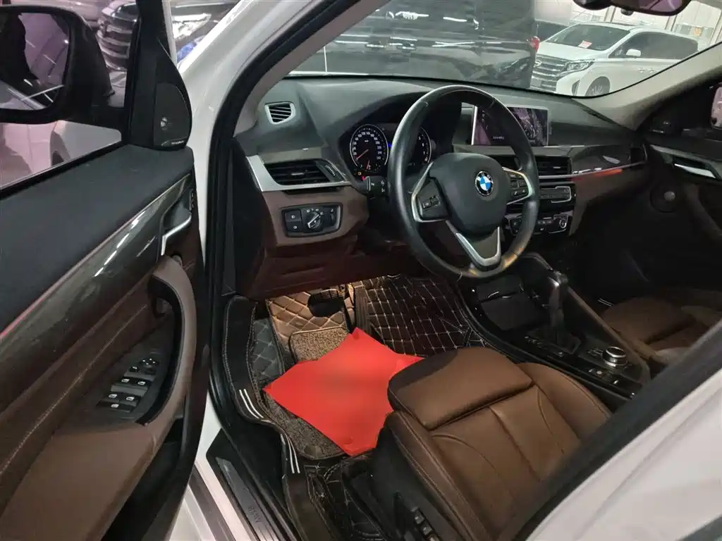 BMW X1 2019 xDrive20Li Premium Model фото 9