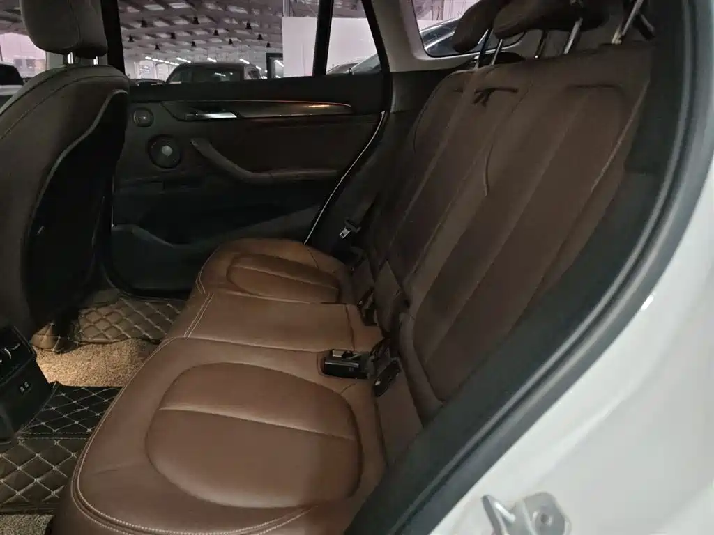 BMW X1 2019 xDrive20Li Premium Model фото 10