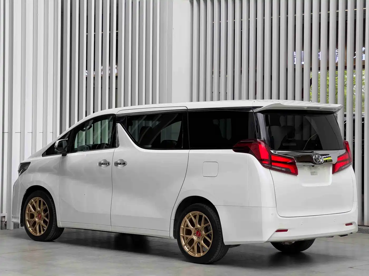 Toyota Alphard 2015 3.5L Premium Edition фото 6
