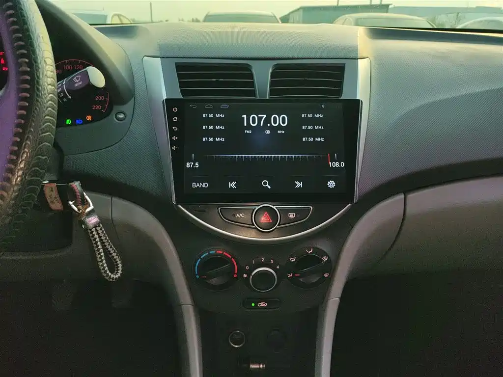 Hyundai Verna 2014 1.4L Manual Smart GLS фото 9
