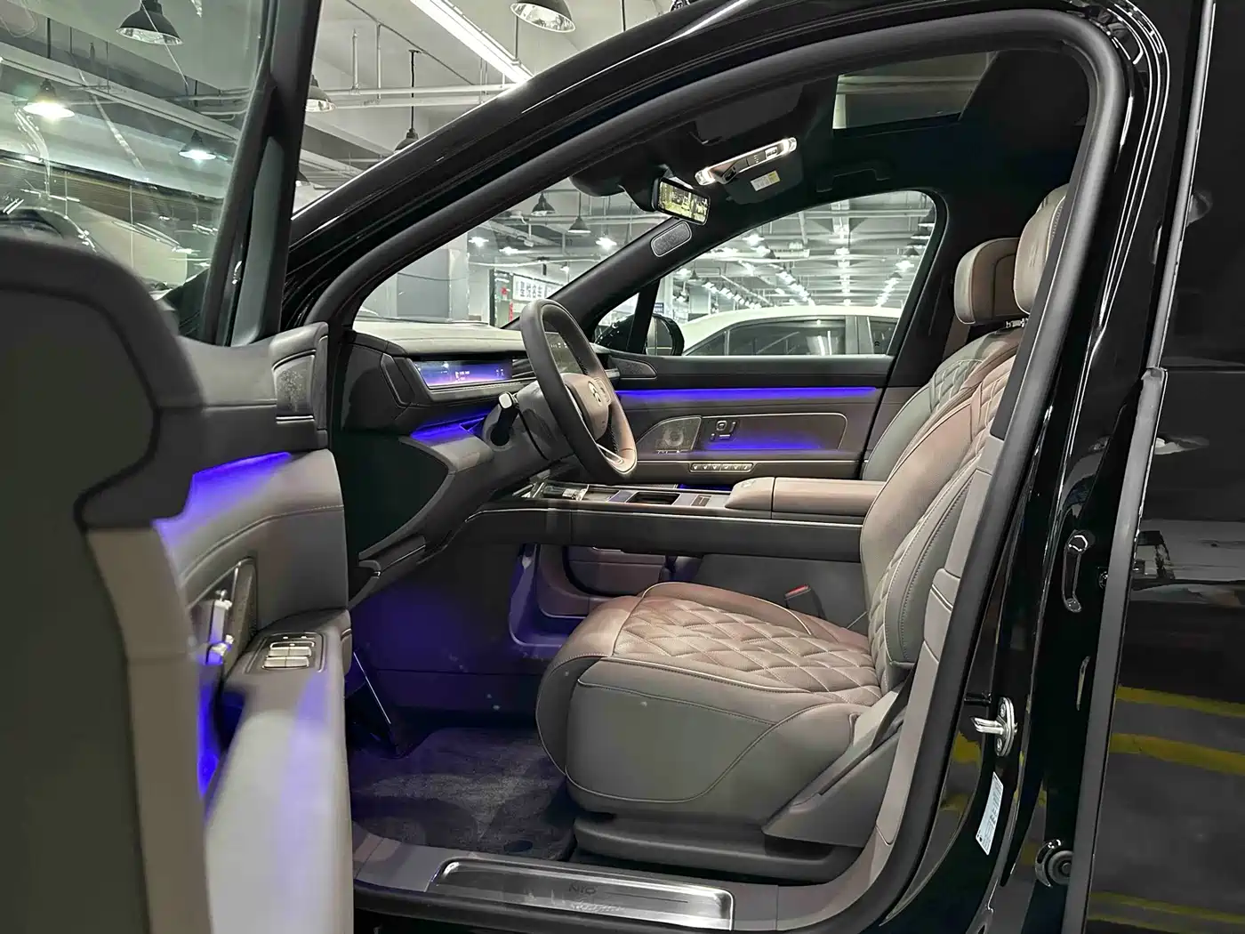NIO ES8 2026 2025 Model 6-Seat Executive Luxury Edition