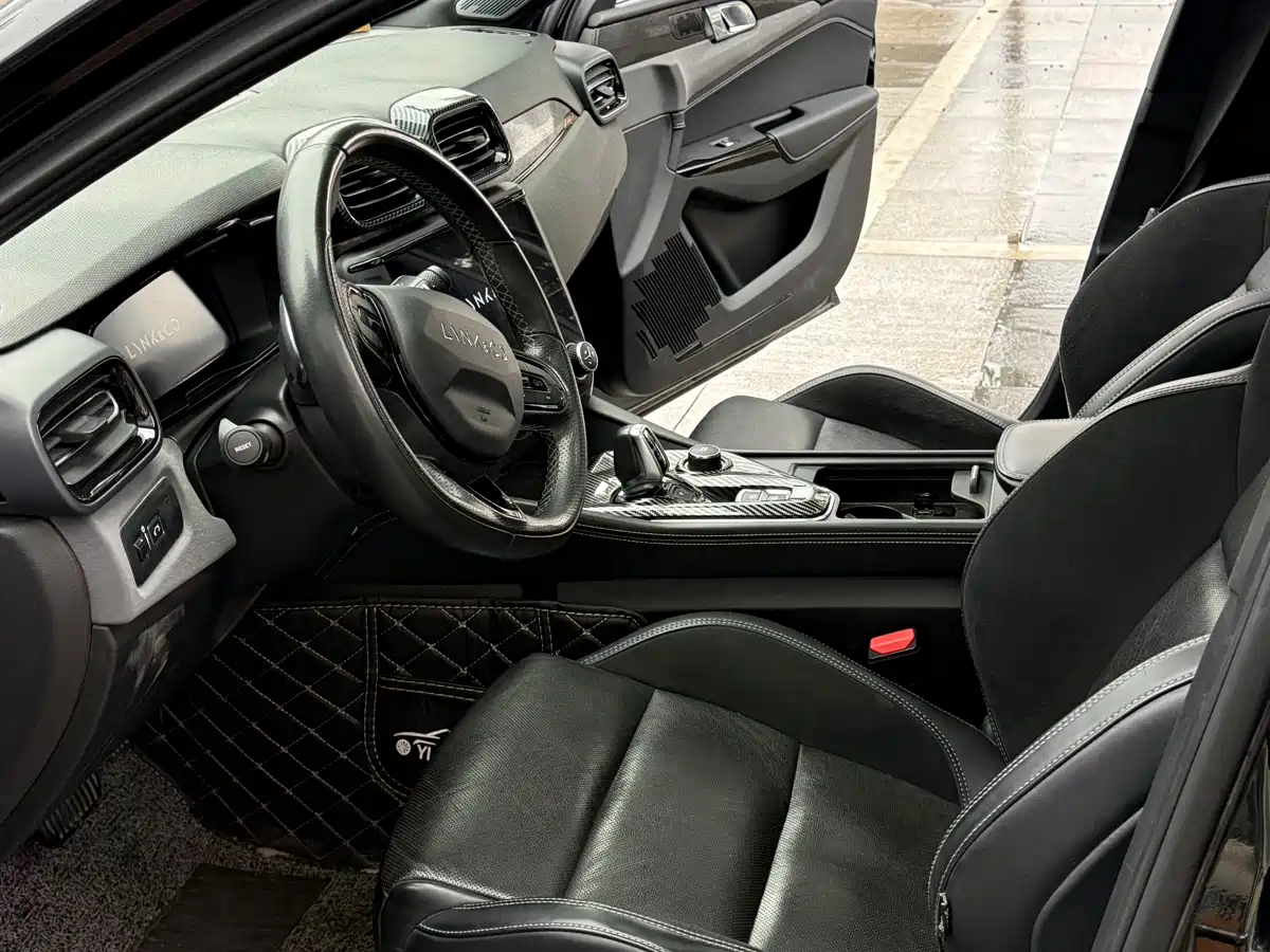 Lynk & Co 03 2021 2.0TD Auto Jin Plus фото 11