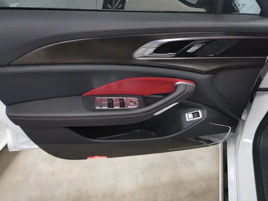 Hongqi H6 2025 2024 Model 2.0T Elegance Edition