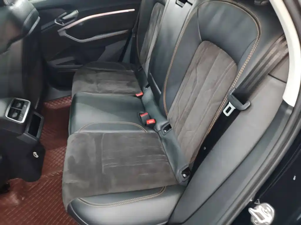 Photo 17 - Audi e-tron
