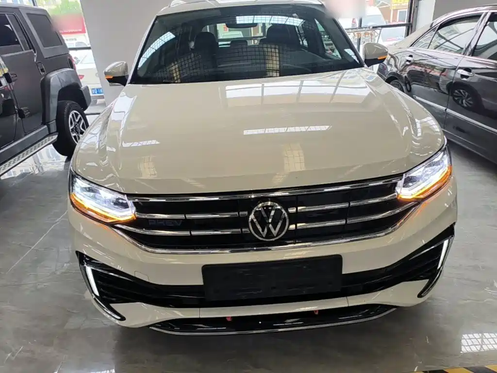 2024 Volkswagen Tiguan L PHEV