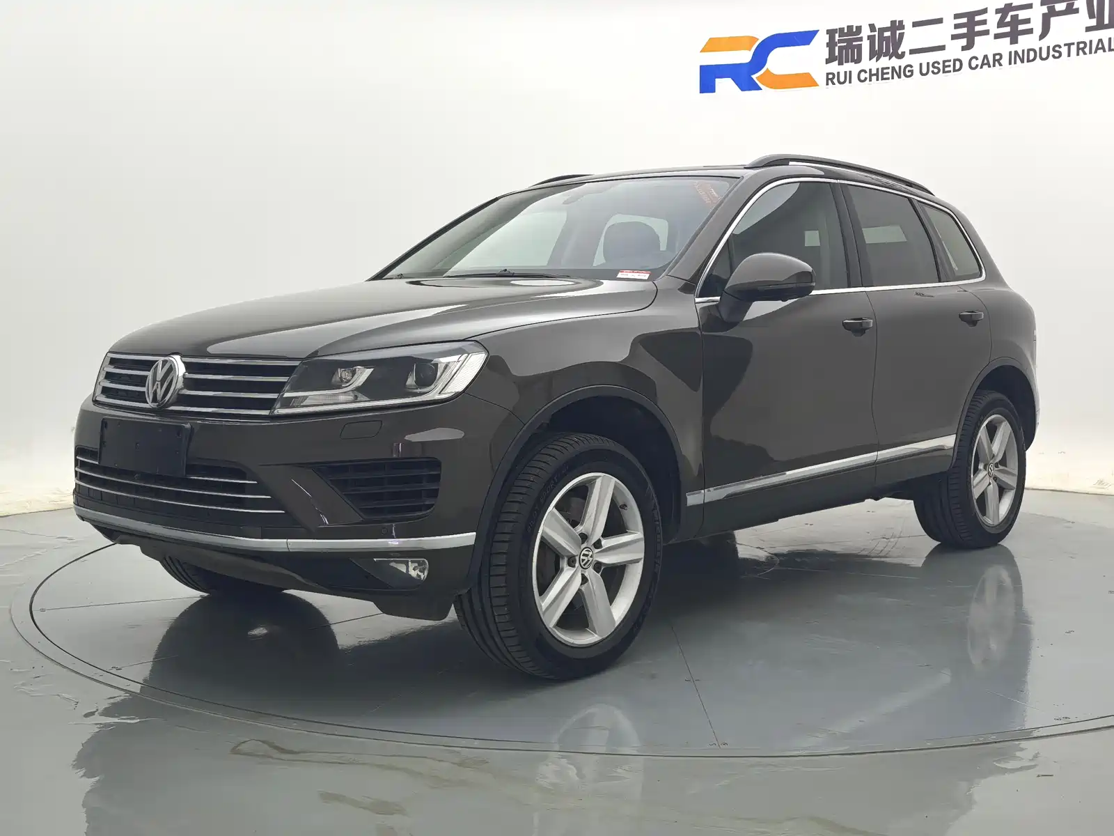 Фото 1 - Volkswagen Touareg
