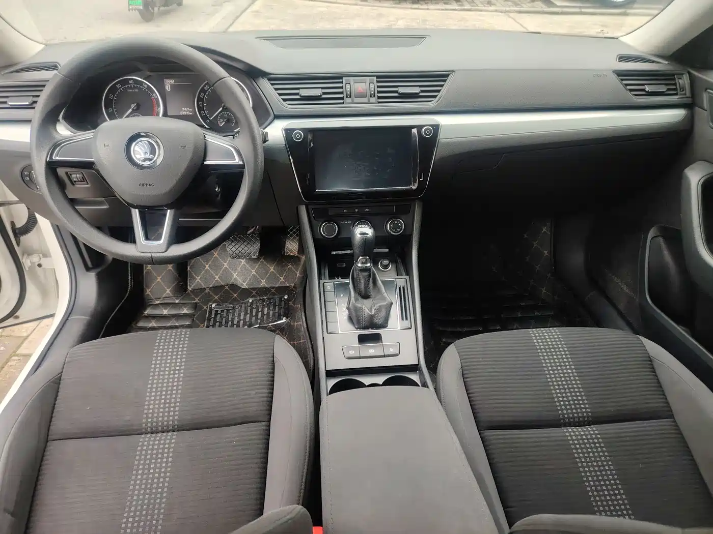 Škoda Superb 2016 TSI280 DSG Advance Edition фото 10