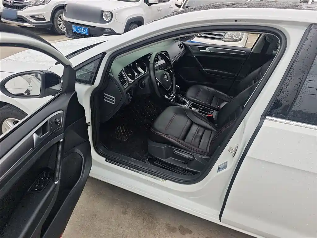 Volkswagen Golf 2016 1.6L Automatic Comfort фото 16