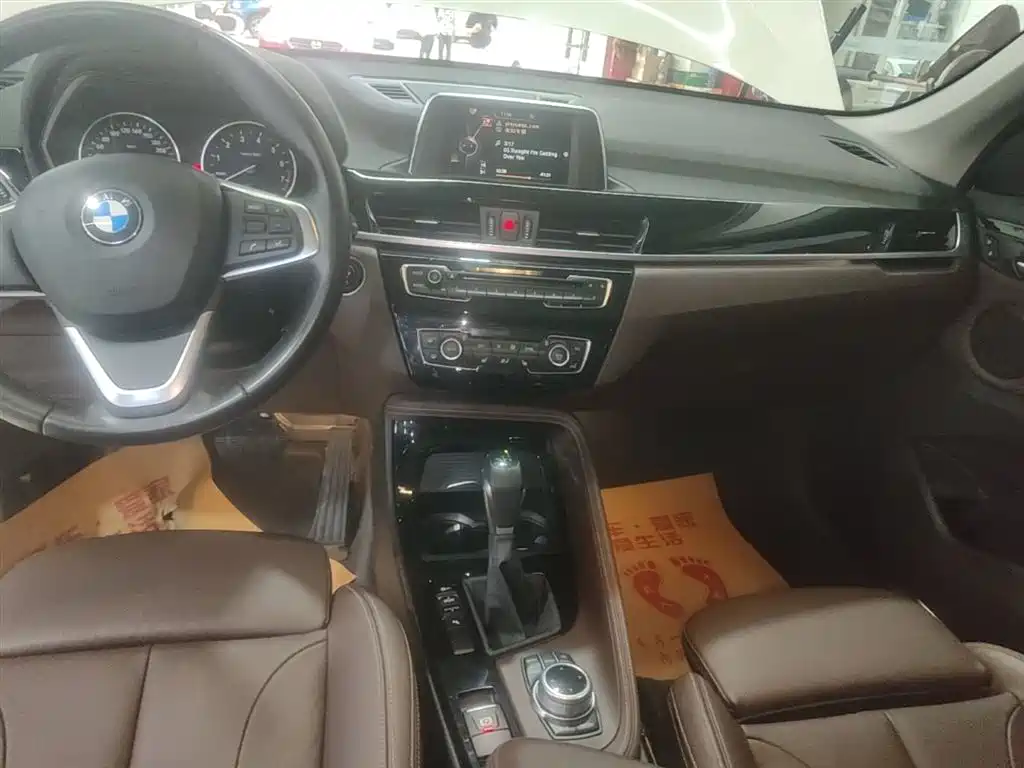 BMW X1 2016 sDrive20Li Luxury Model фото 12