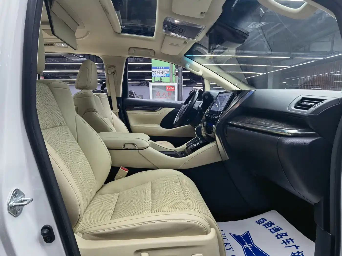 Toyota Alphard 2020 Hybrid 2.5L Premium Edition фото 8