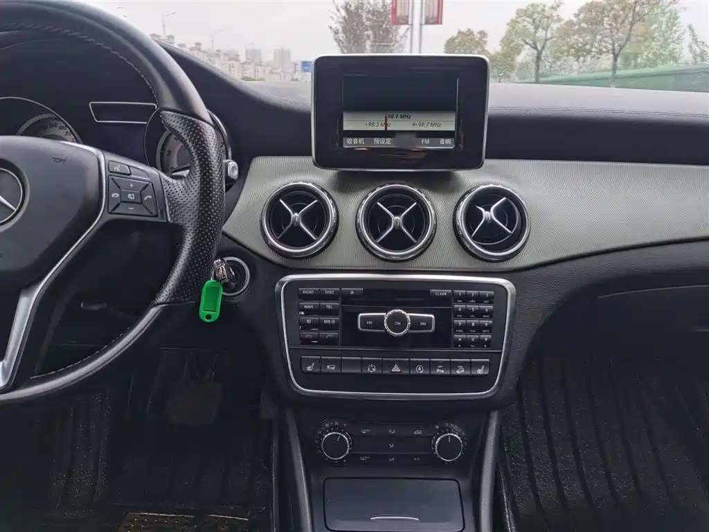 Mercedes-Benz GLA 2015 GLA 220 4MATIC Luxury фото 9