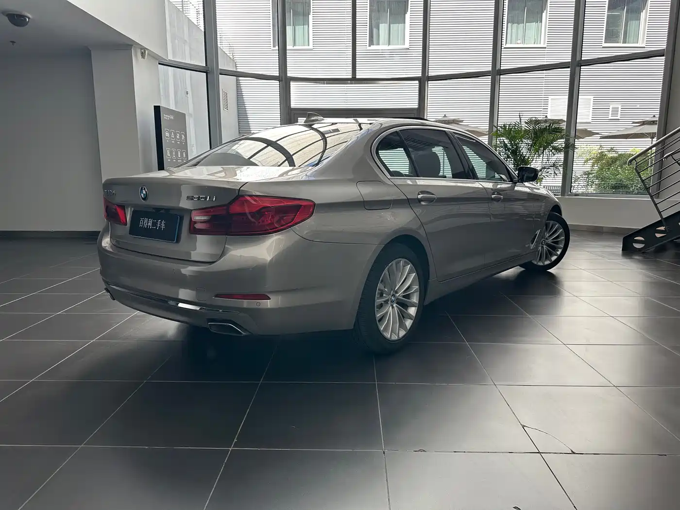 BMW 5 Series 2019 530Li xDrive Luxury Package фото 3
