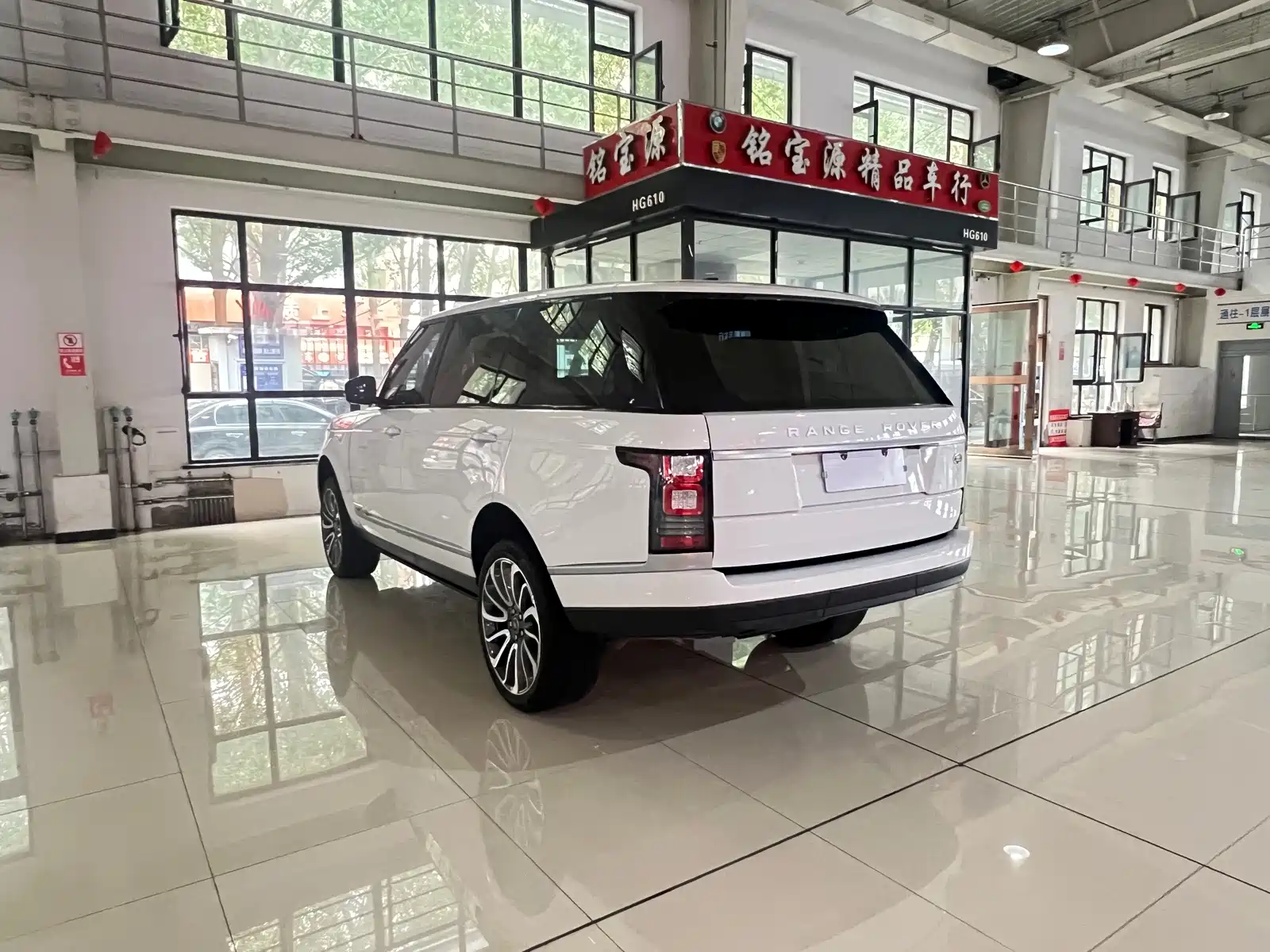 Фото 31 - Land Rover Range Rover