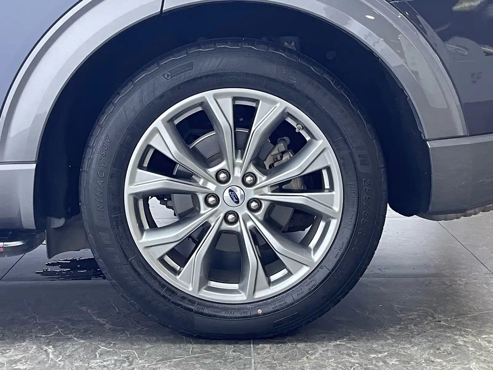 Фото 8 - Ford Explorer